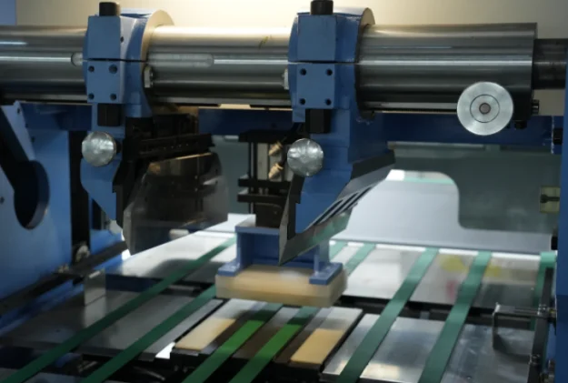 HL-1100GSHB glue application station with adjustable nozzle
