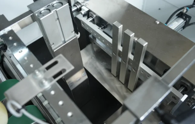 HL-1100GSHB precision infeed alignment guide with pneumatic actuator