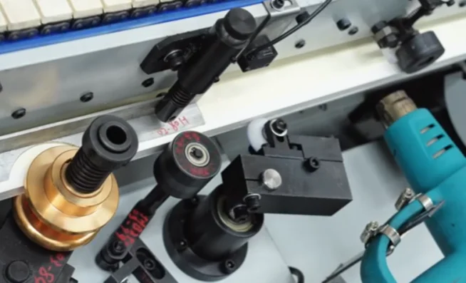 HL-1100GSHB spine adhesive application station